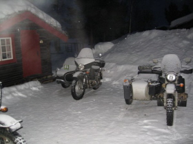 20080218 Moppeds vor der Hütte in Tynset