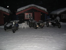 20080218 Moppeds vor der Hütte in Tynset 2